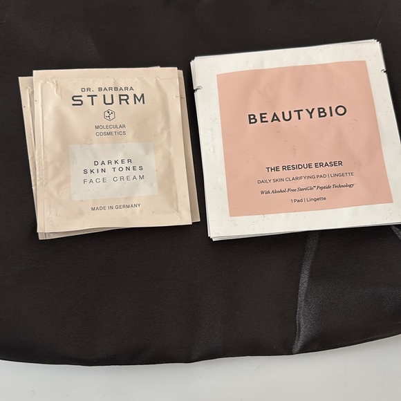 Revlon Eyelash Set with Lip Balm and Skincare. - Picture 4 of 5